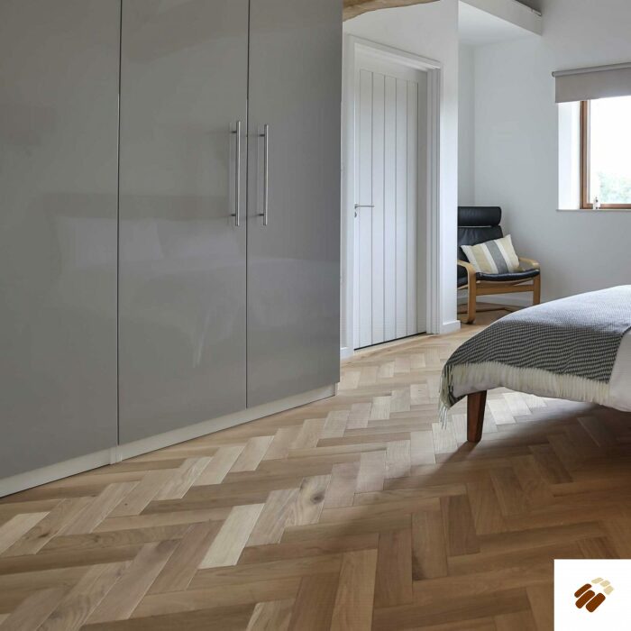 V4 Wood Flooring : Zigzag Herringbone ZB108 Natural Oak & Hardwax Oiled (15/4 x 90mm)