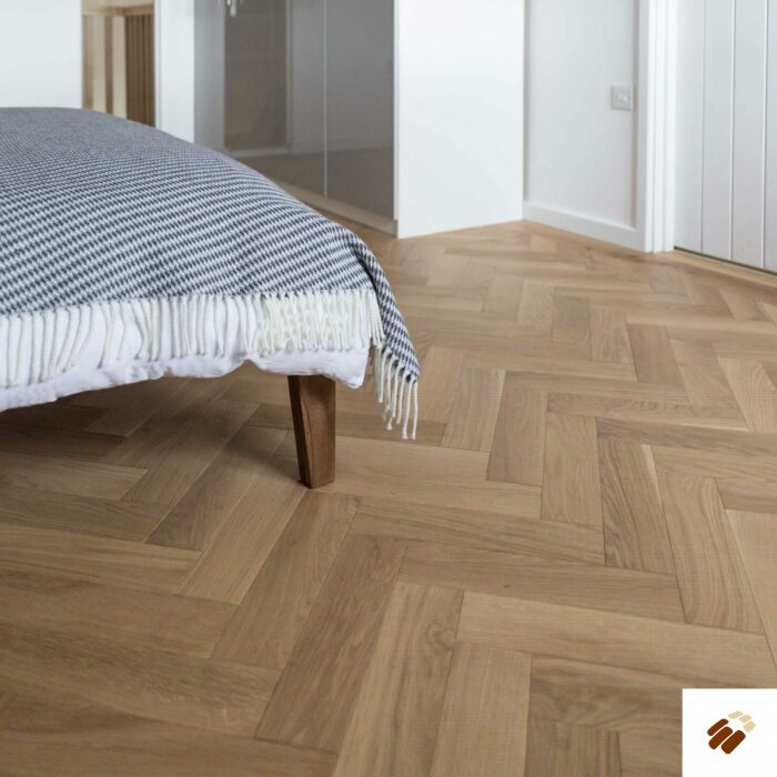 V4 Wood Flooring : Zigzag Herringbone ZB108 Natural Oak & Hardwax Oiled (15/4 x 90mm)