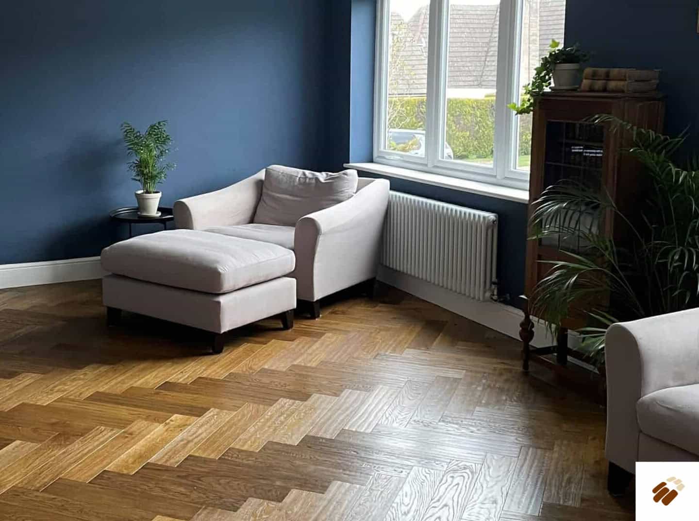 brooks floor: herringbone multi ply h1013a chatsworth oak hand scraped / brushed / distressed / cognac stained & uv oiled (15/4 x 120mm)