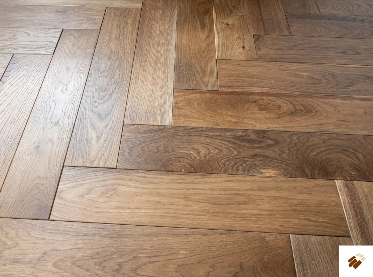 naturecraft: mayfair – 100 smoked brushed & lacquered herringbone (18 x 100mm)